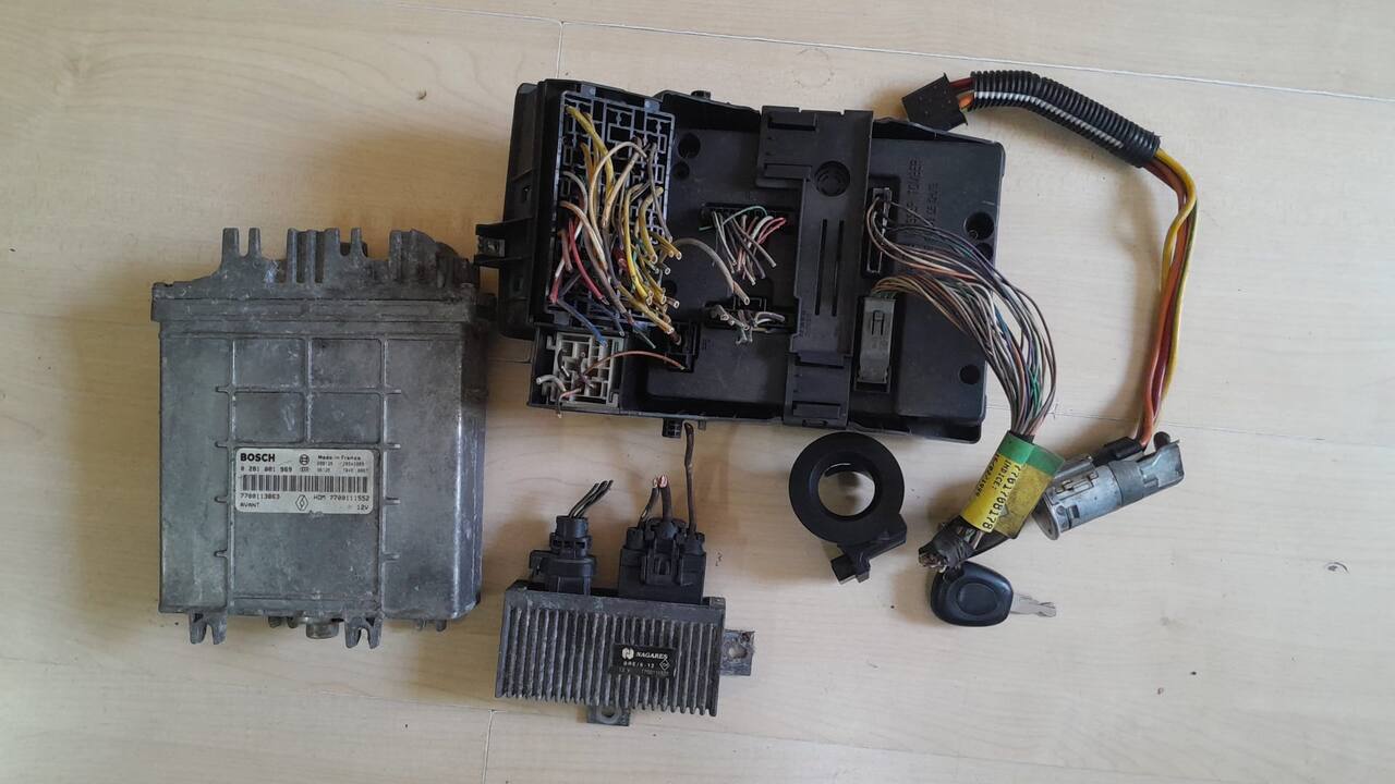 Kit Pornire Renault Megane 1 1.9 dTi (1999) - ECU  0281001969, UCH 7703297930, Releu Bujii , Contact cu Cheie