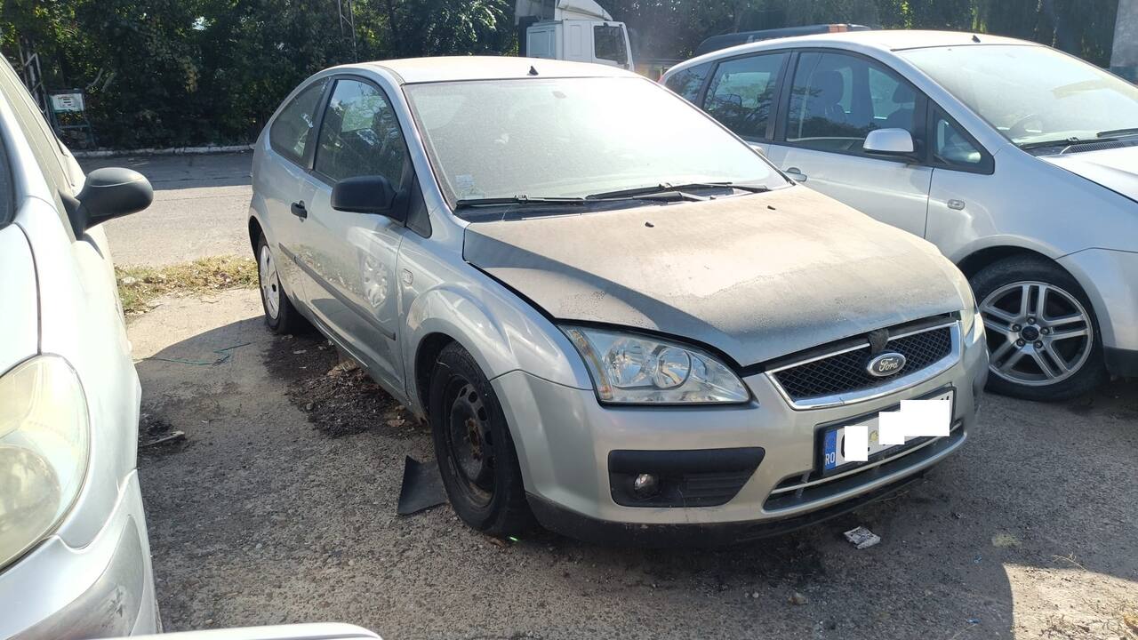 Dezmembrez Ford Focus 2004, 1.6 Benzina HWDA, 74 kW  100 CP, Gri, Hatchback  Berlină